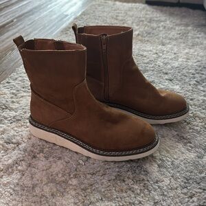 Universal Thread Faux Suede Tan/Chestnut Zip-Up Boots - Size 6